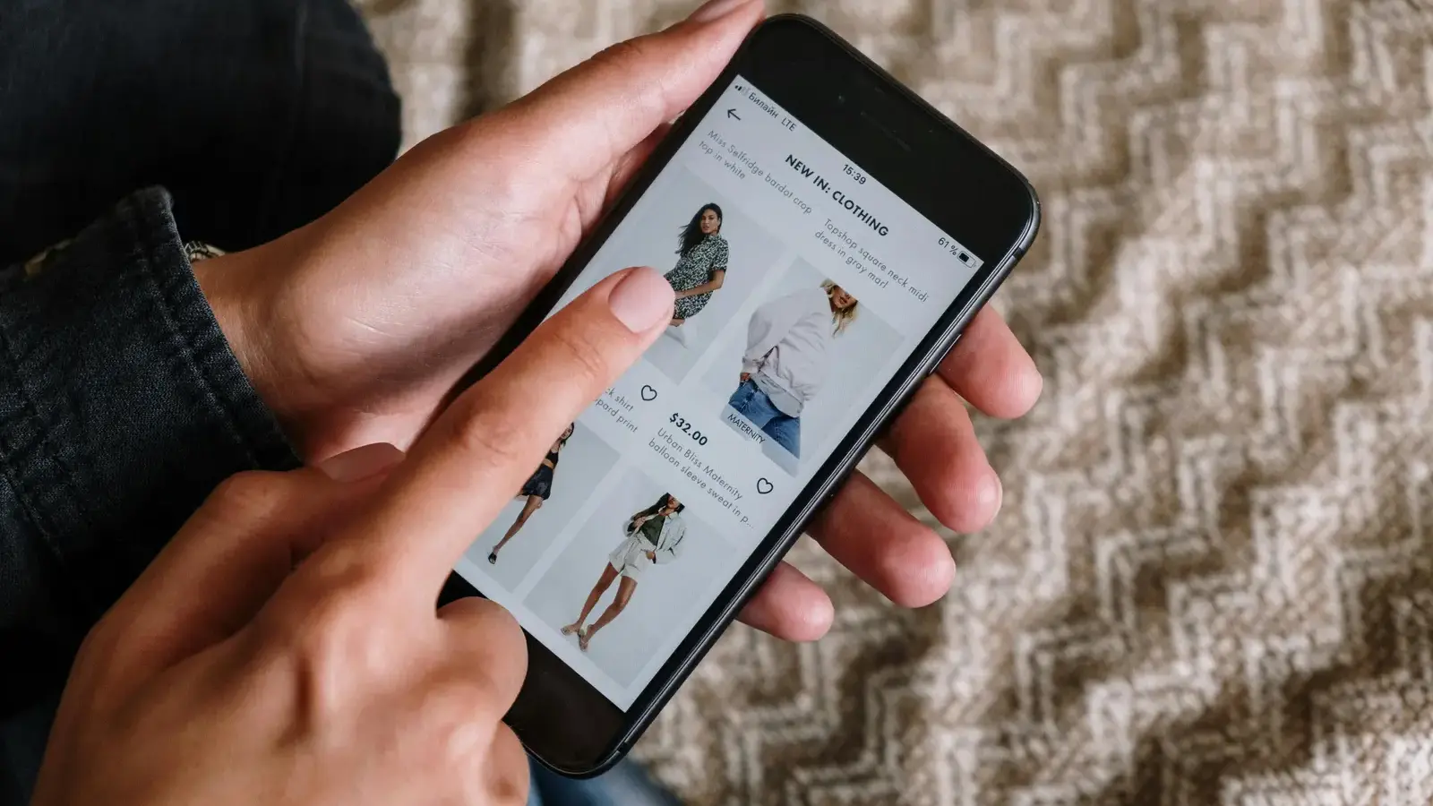 How “Shareable Try-On Moments” Trigger Viral Loops for Fashion Brands