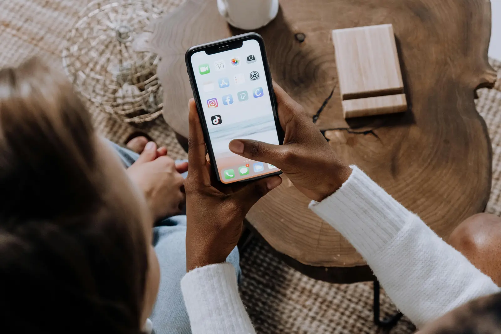 Online shopping try-on interface on mobile