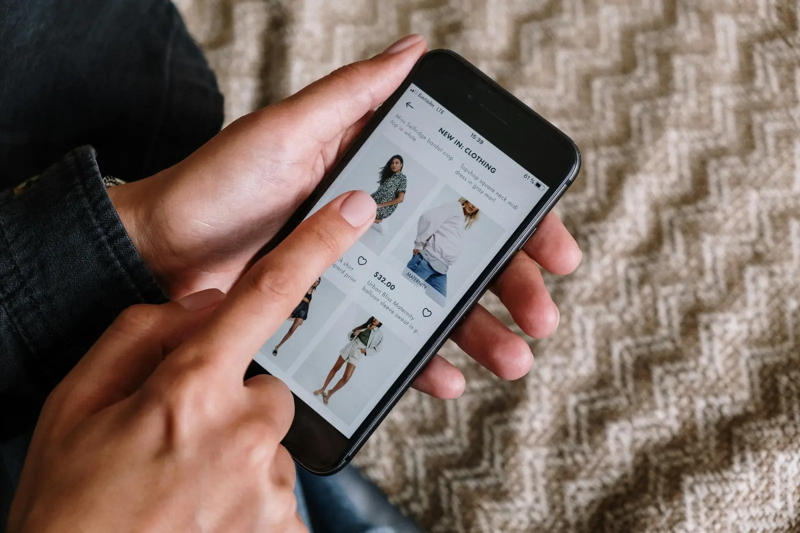 Tappable try-on preview shared to social